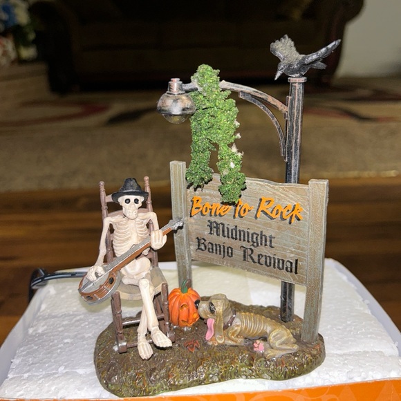 Dept 56 • Halloween • How About Our Lay-Away Plan? • Bone To Rock •Scarecrow Fun - Picture 13 of 16